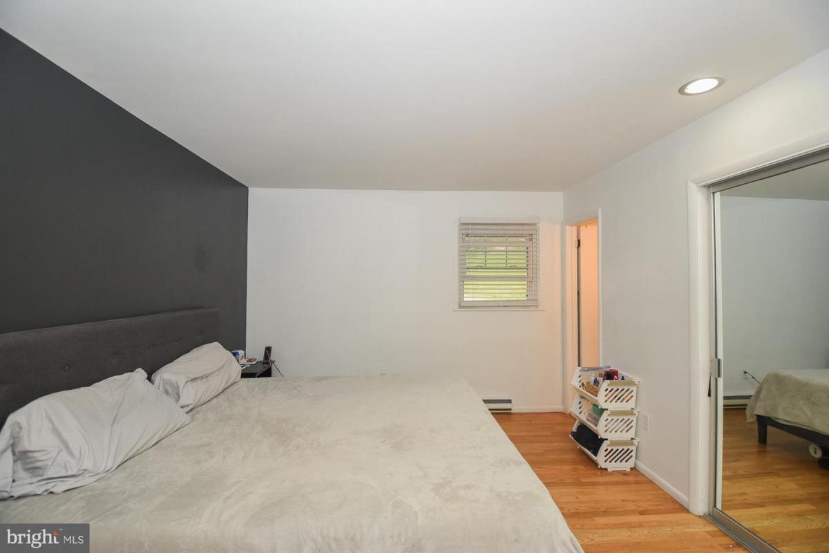1114Bedford 23