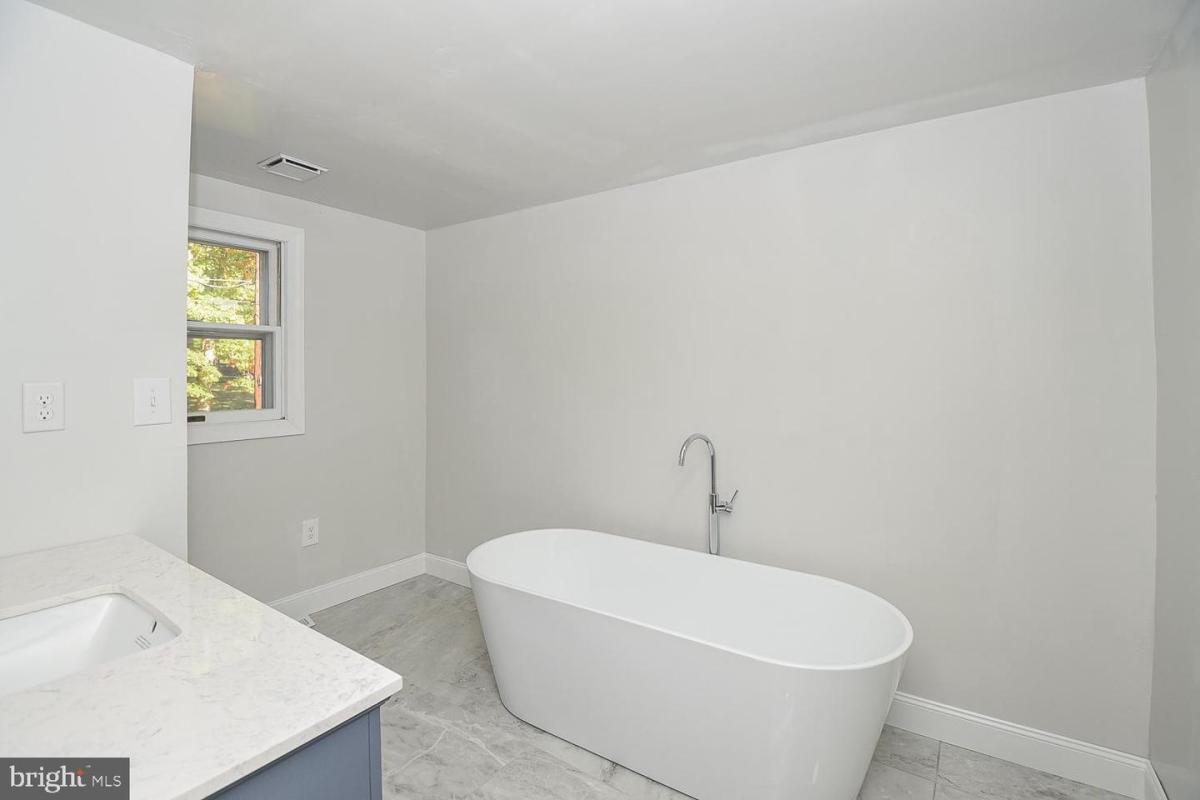 12006Amherst 32 (1)