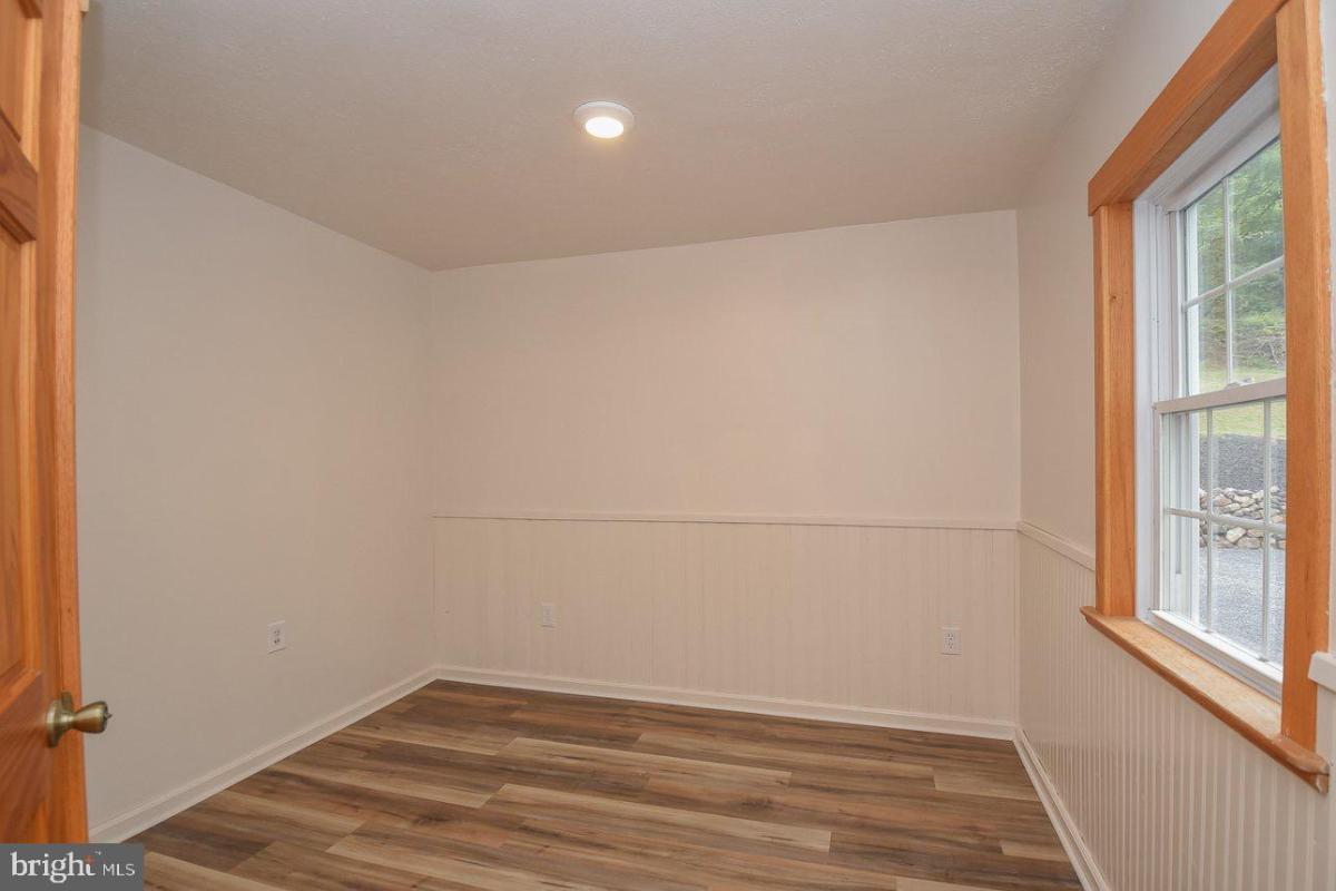 2445Frankfort 23