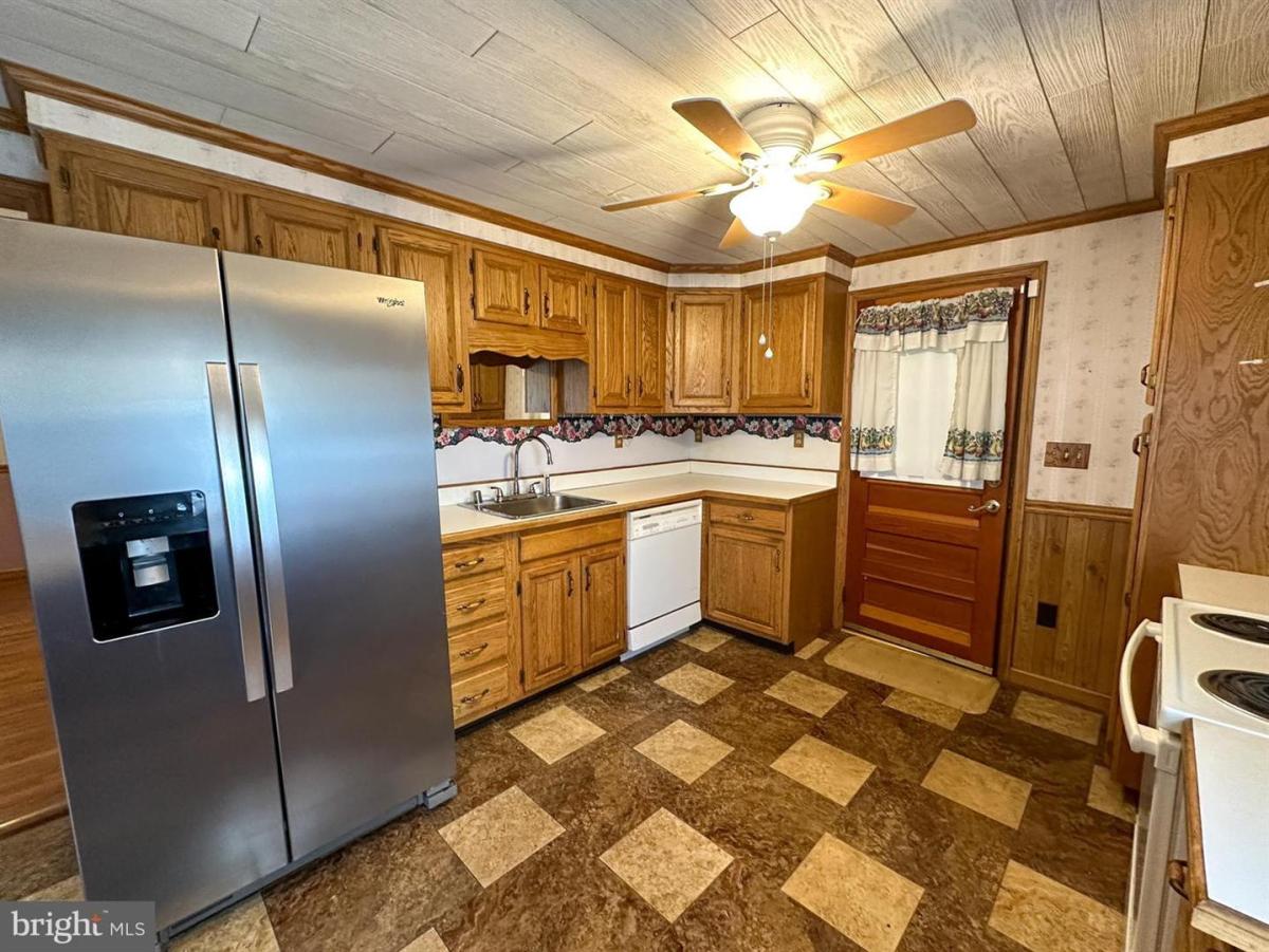 428Walnut 18