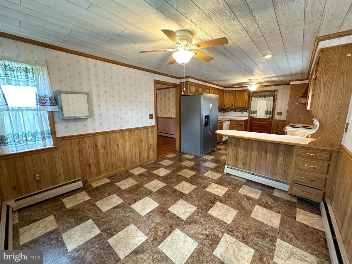 428Walnut 24
