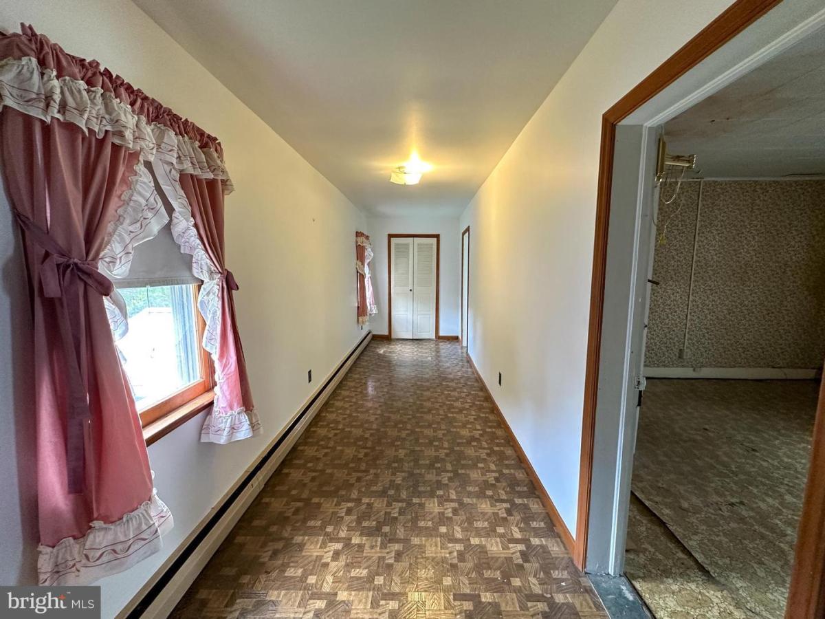 428Walnut 25