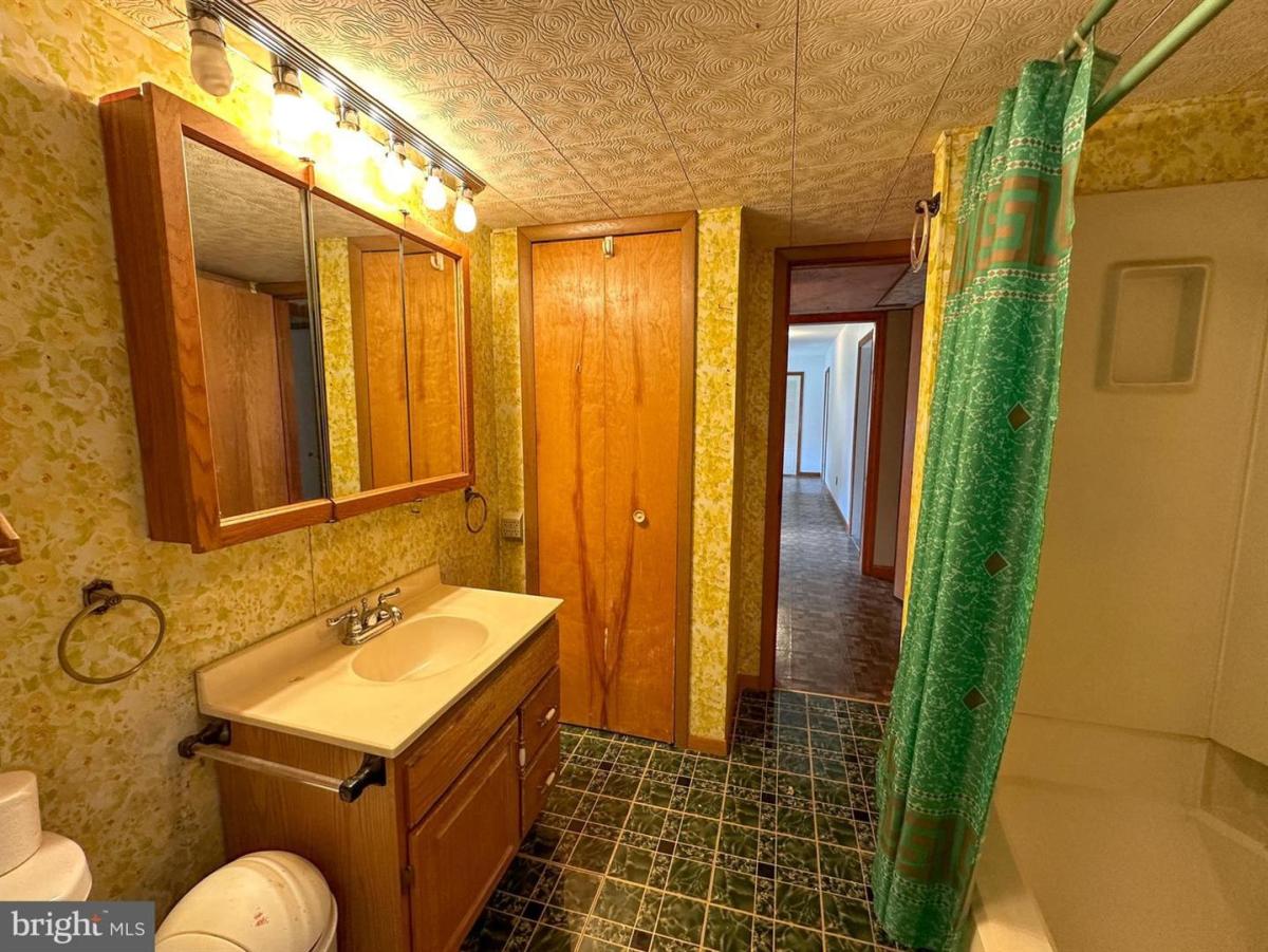 428Walnut 30