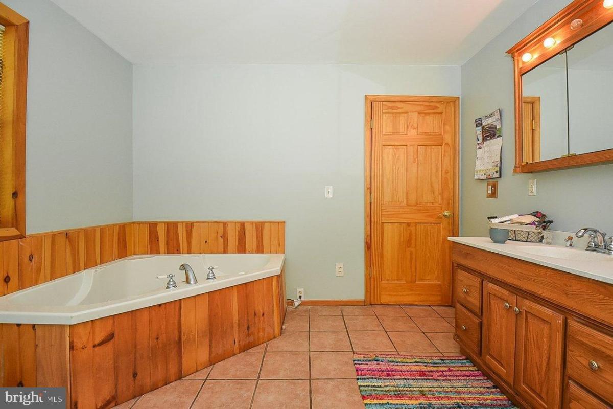 87WoodView 32