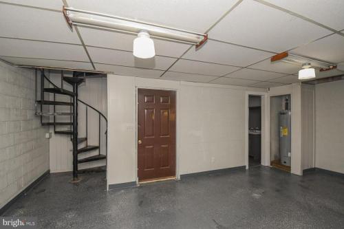 12006Amherst 36 (1)